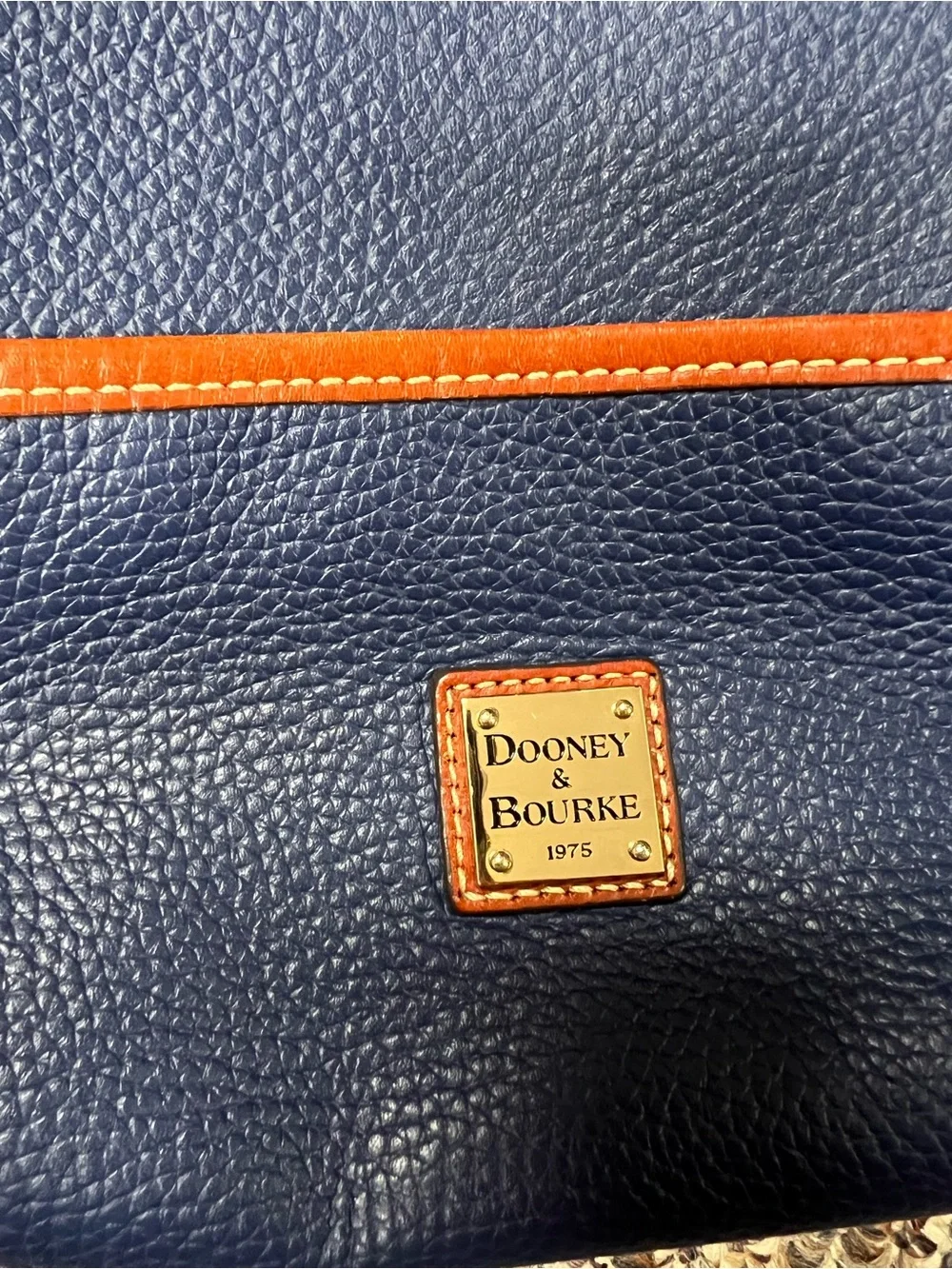 Dooney & Bourke compact pebbled